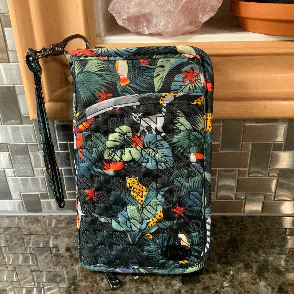 LUG - TANDEM ZIP - NWOT - WILDLIFE BLACK